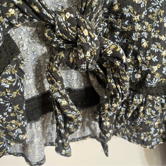 Women’s American Eagle Long Peplum Sleeve Crop Tie Front Blouse Top Size Medium - Picture 2 of 10